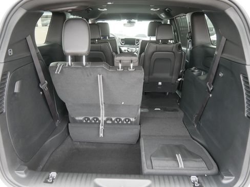 New 2026 Chrysler Pacifica Select w/ S Appearance Package image 4
