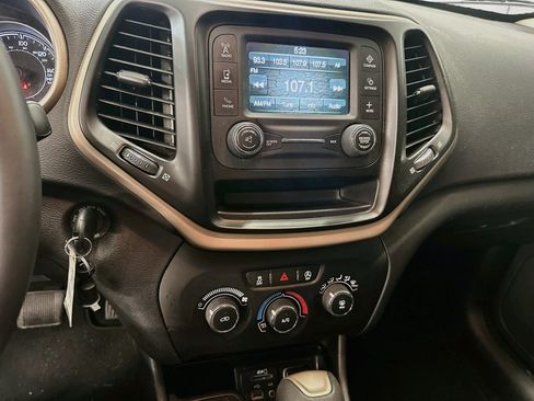 Used 2017 Jeep Cherokee Sport AWD/4WD image 25