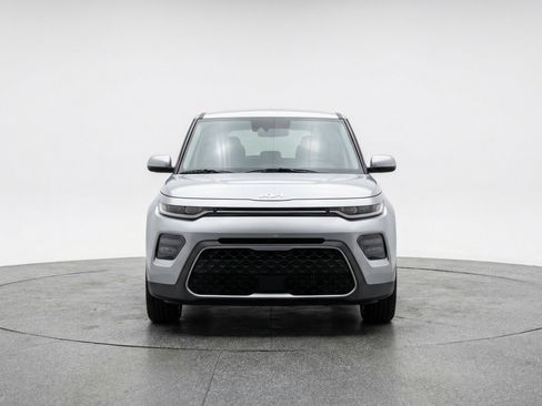 Used 2025 Kia Soul LX w/ LX Technology Package FWD image 2