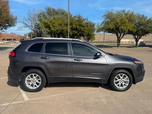 Used 2017 Jeep Cherokee Latitude w/ Comfort & Sound Group image 5