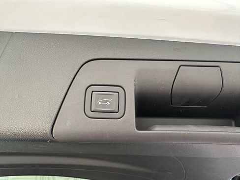 Used 2023 Buick Envision Avenir AWD/4WD image 11
