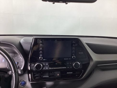Used 2022 Toyota Highlander XLE AWD/4WD image 15