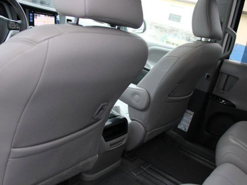 Used 2015 Toyota Sienna XLE Premium image 21
