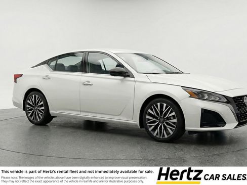 Used 2025 Nissan Altima 2.5 SV image 1