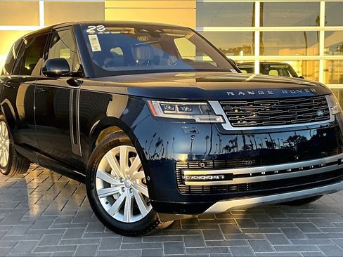Used 2023 Land Rover Range Rover Long Wheelbase SE image 3
