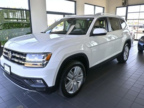 Used 2019 Volkswagen Atlas SE w/ Panoramic Sunroof Package image 5