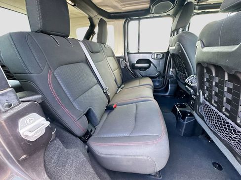 Used 2019 Jeep Wrangler Unlimited Rubicon AWD/4WD image 32