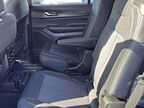 New 2025 Jeep Grand Cherokee L Laredo image 16