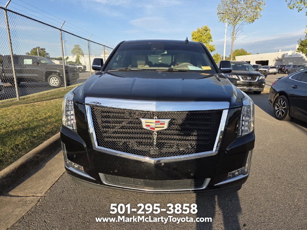 Used 2018 Cadillac Escalade Platinum AWD/4WD image 2