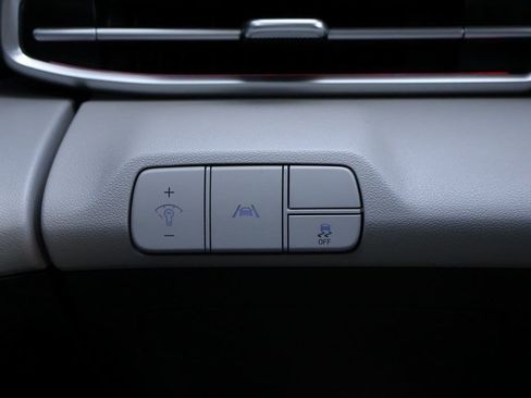 Certified 2022 Hyundai Elantra Limited image 32