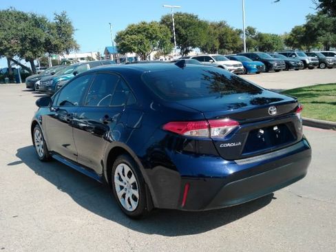 Used 2025 Toyota Corolla LE FWD image 11