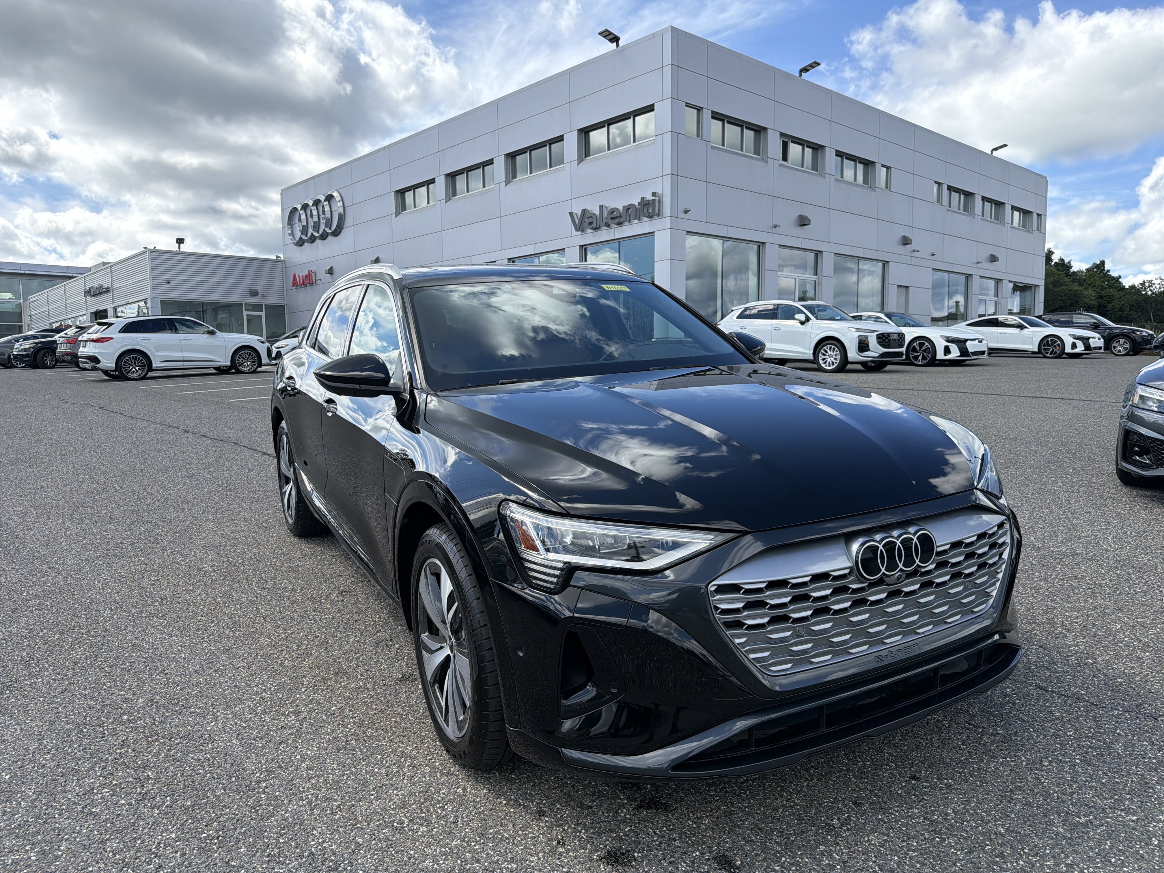 Used 2024 Audi Q8 e-tron Premium Plus AWD/4WD image 1