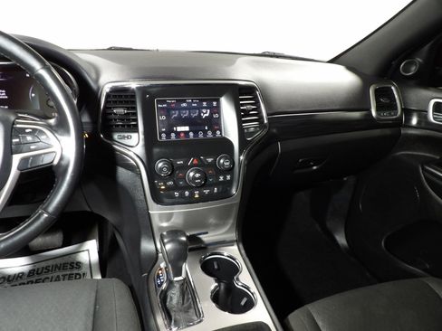 Used 2020 Jeep Grand Cherokee Laredo AWD/4WD image 14