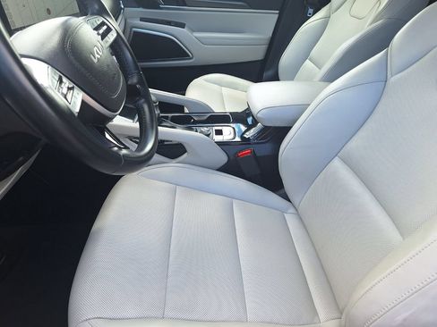 Used 2025 Kia Telluride S FWD image 16