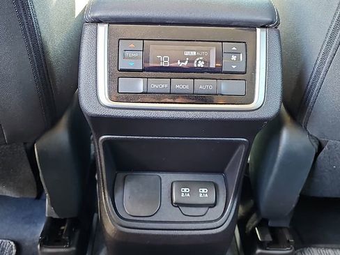 Used 2022 Subaru Ascent Premium AWD/4WD image 13