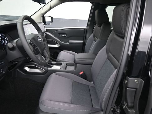 New 2025 Nissan Frontier SV w/ SV Convenience Package RWD image 9