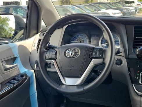 Used 2017 Toyota Sienna XLE w/ XLE Navigation Package AWD/4WD image 6
