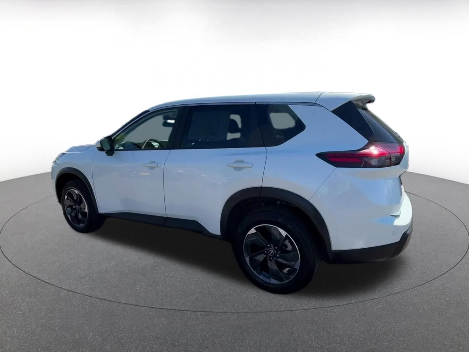 Used 2024 Nissan Rogue SV AWD/4WD image 9