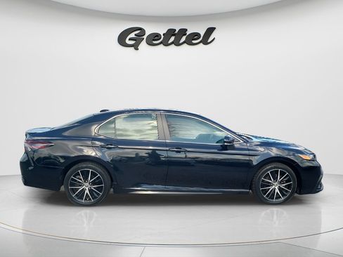 Used 2022 Toyota Camry SE FWD image 4