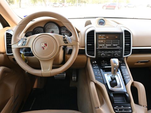 Used 2013 Porsche Cayenne S image 9
