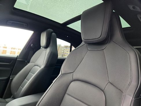 Certified 2025 Porsche Macan Electric image 21