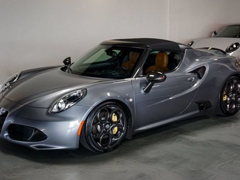 Used 2020 Alfa Romeo 4C Spider w/ Bright Package RWD image 5