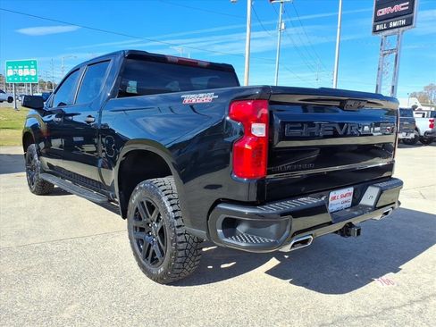 Used 2024 Chevrolet Silverado 1500 Custom Trail Boss w/ LPO, Dark Essentials Package image 5