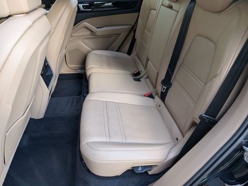 Used 2023 Porsche Cayenne Platinum Edition AWD/4WD image 20