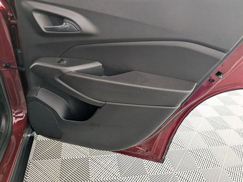 Used 2025 Chevrolet Trax LT w/ LT Convenience Package image 29