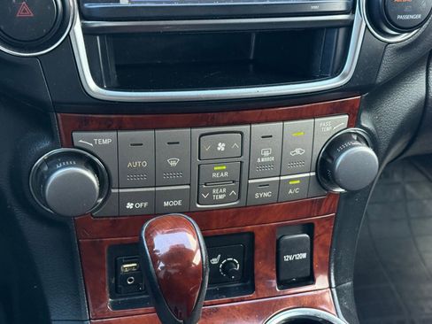 Used 2013 Toyota Highlander Limited image 17