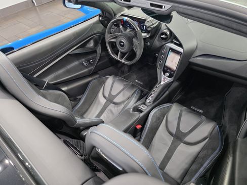 Used 2024 McLaren 750S Spider RWD image 25