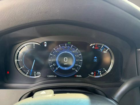 Used 2020 Cadillac Escalade ESV Luxury AWD/4WD image 17