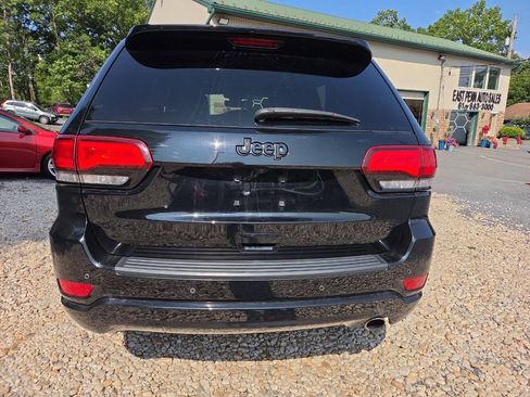 Used 2019 Jeep Grand Cherokee Altitude AWD/4WD image 5