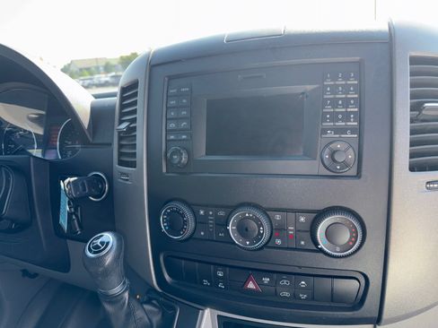 Used 2018 Mercedes-Benz Sprinter 2500 image 28