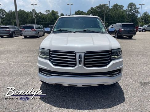 Used 2017 Lincoln Navigator Select RWD image 2