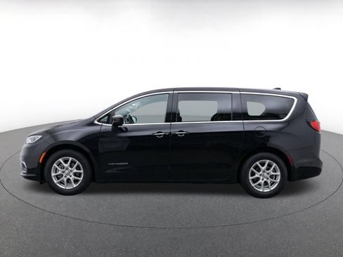 Used 2024 Chrysler Voyager LX FWD image 4