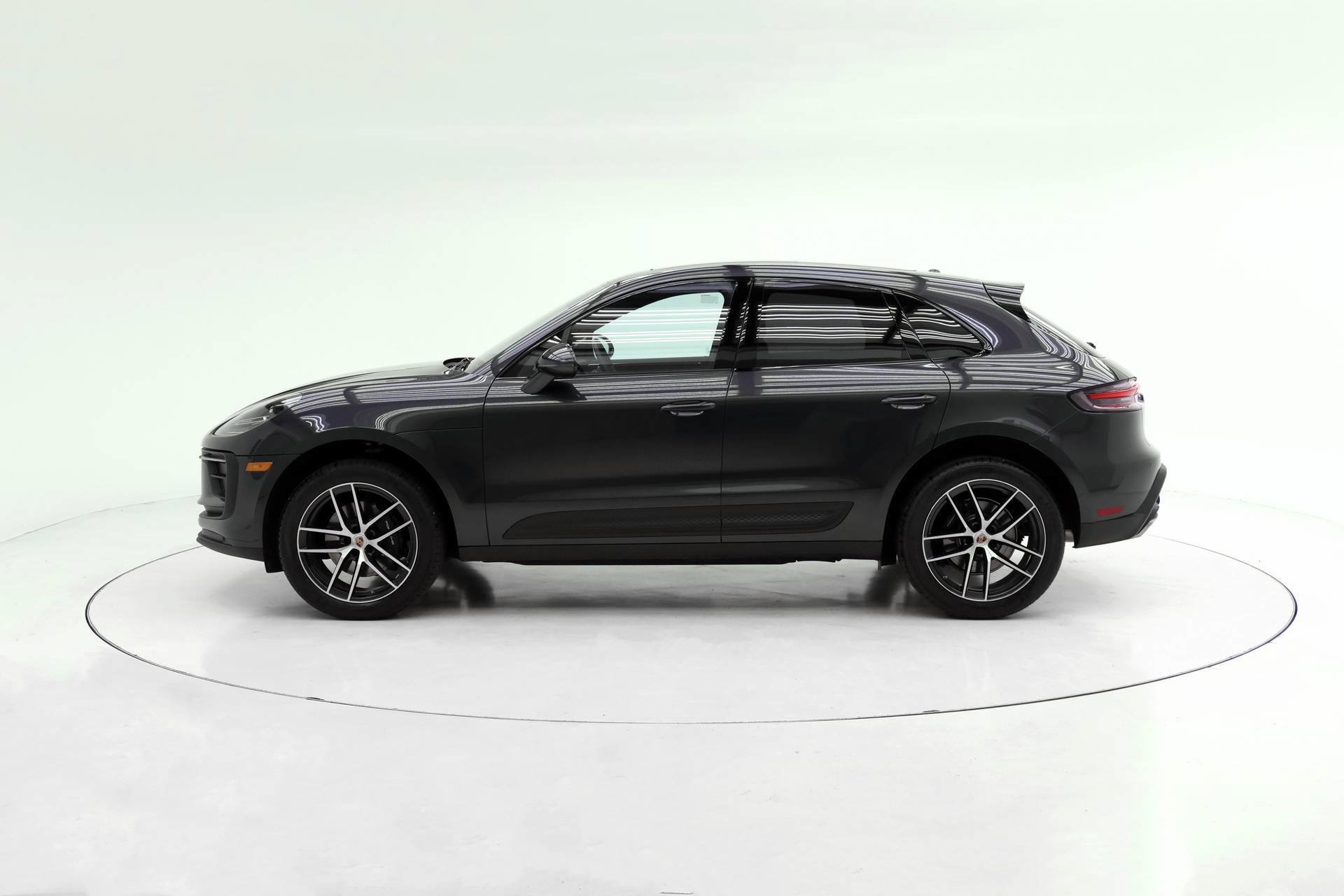 Used 2026 Porsche Macan AWD/4WD image 2
