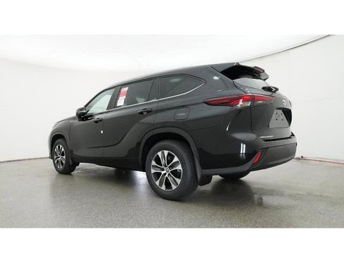 New 2026 Toyota Highlander XLE image 21