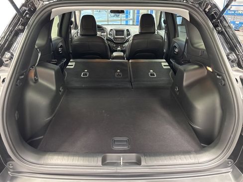 Used 2019 Jeep Cherokee Latitude Plus w/ Cold Weather Group image 35