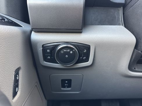 Used 2017 Ford F150 XLT w/ Equipment Group 302A Luxury image 21