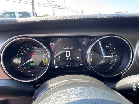 Used 2023 Jeep Wrangler Unlimited w/ Convenience Group AWD/4WD image 17