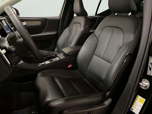 Used 2025 Volvo XC40 B5 Plus image 61