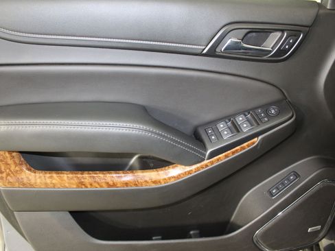 Used 2018 Chevrolet Suburban Premier image 12