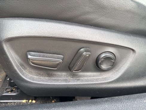 Used 2020 Toyota Camry XLE image 8