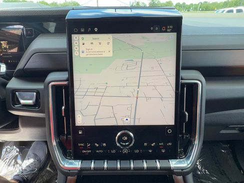 Used 2025 GMC Yukon XL Denali AWD/4WD image 37