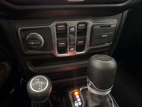 Used 2021 Jeep Gladiator Willys image 43