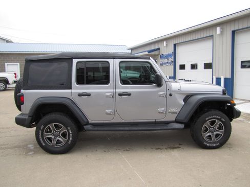 Used 2018 Jeep Wrangler Unlimited Sport S image 4