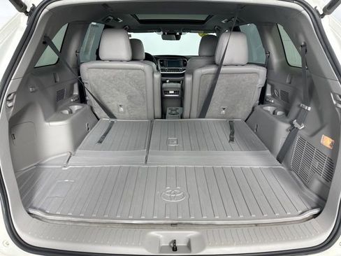 Used 2018 Toyota Highlander Limited Platinum image 30