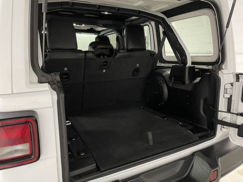 Used 2023 Jeep Wrangler Unlimited Sahara AWD/4WD image 17