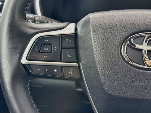 Used 2025 Toyota Highlander XSE AWD/4WD image 18